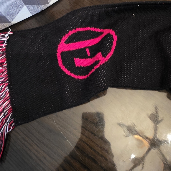 official Twenty One Pilots Clancy Reversible Scarf  Holiday Drop 2024 - Picture 3 of 10